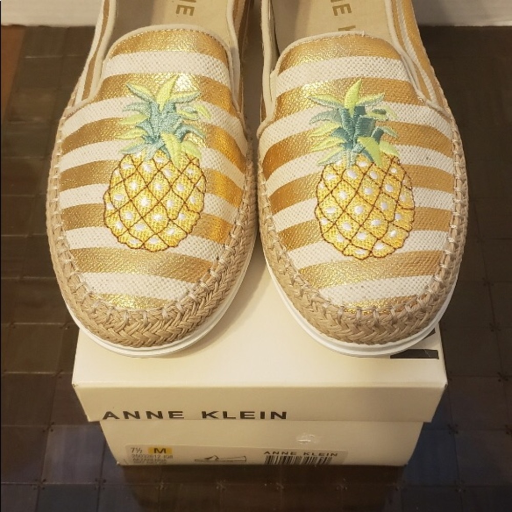 Anne Klein Size 7 loafers (Akzarenna style)